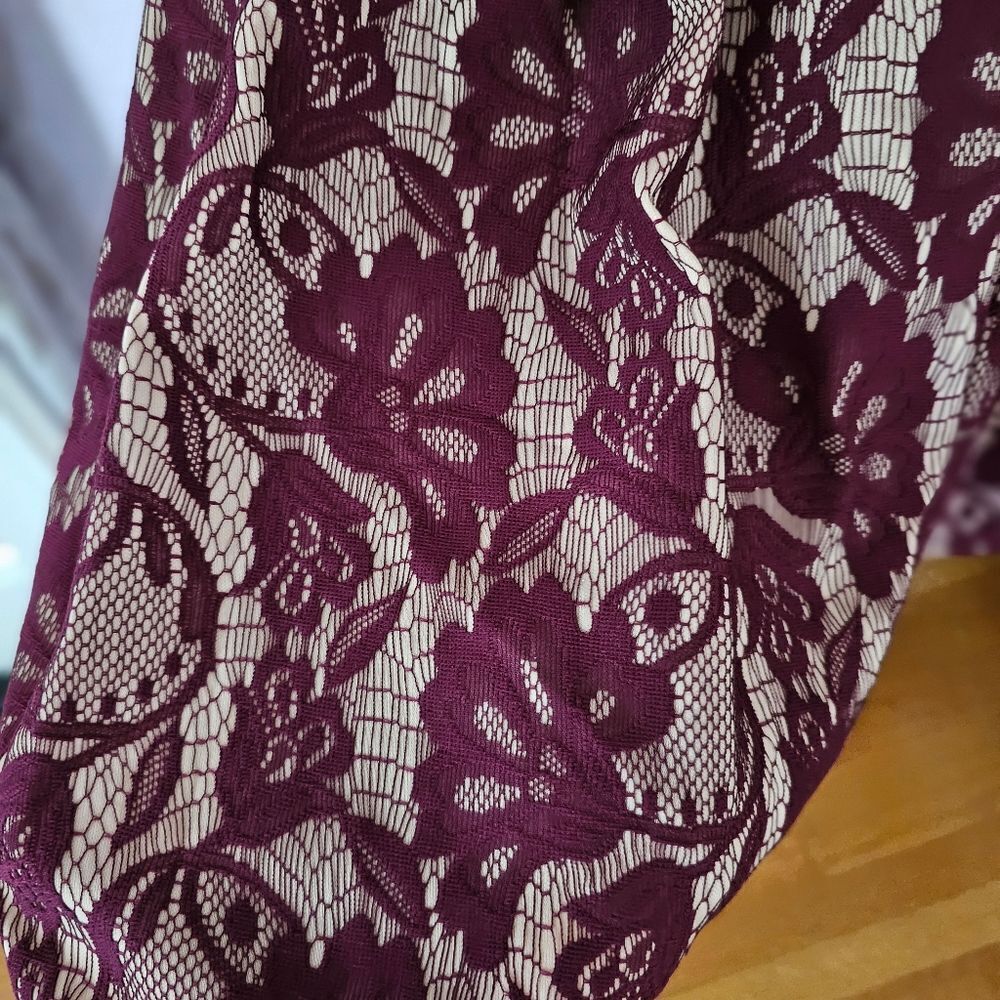 Elegant Burgundy Lace Dress - Picture 3 of 9